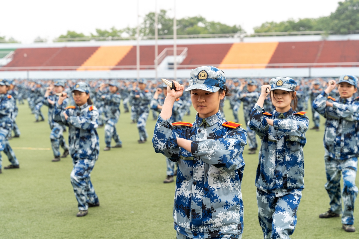 军训硬纸板匕首做法图片